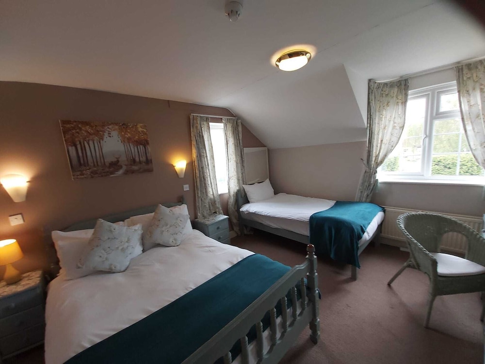 Triple Room, Ensuite photo 2