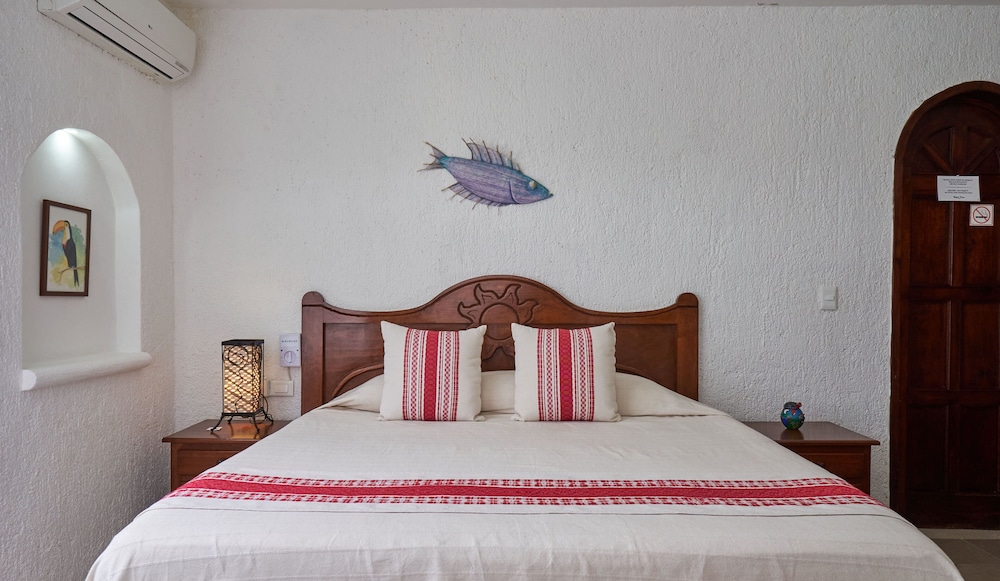 Standard Room, 1 King Bed - Photo 1
