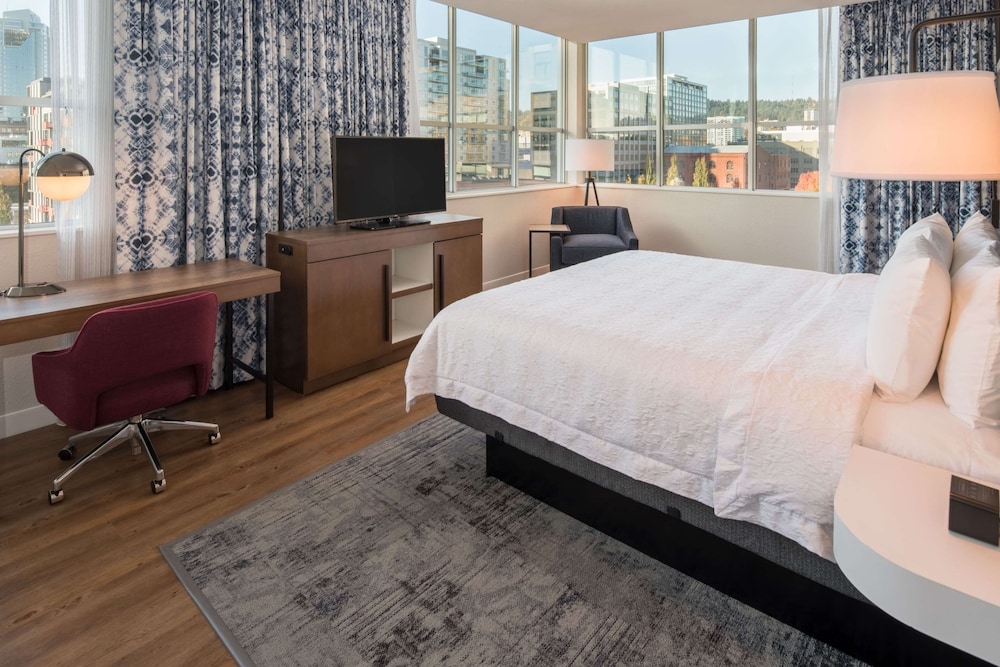 Executive Suite, 1 King Bed with Sofa bed (ADA Hearing)