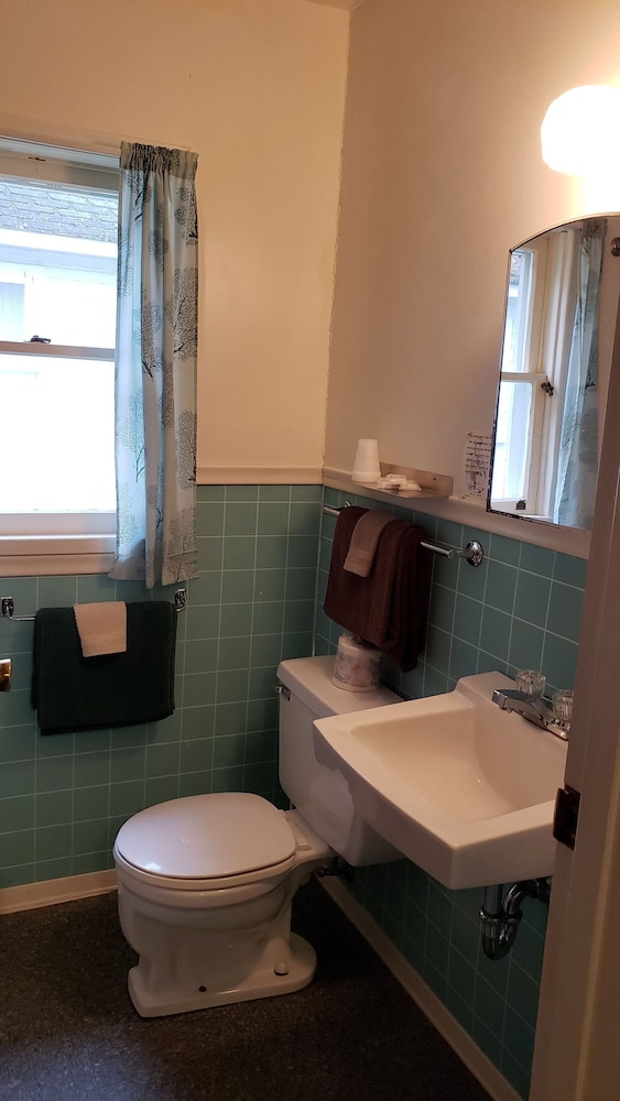 Small Cottage (1, 2, 4) photo 2