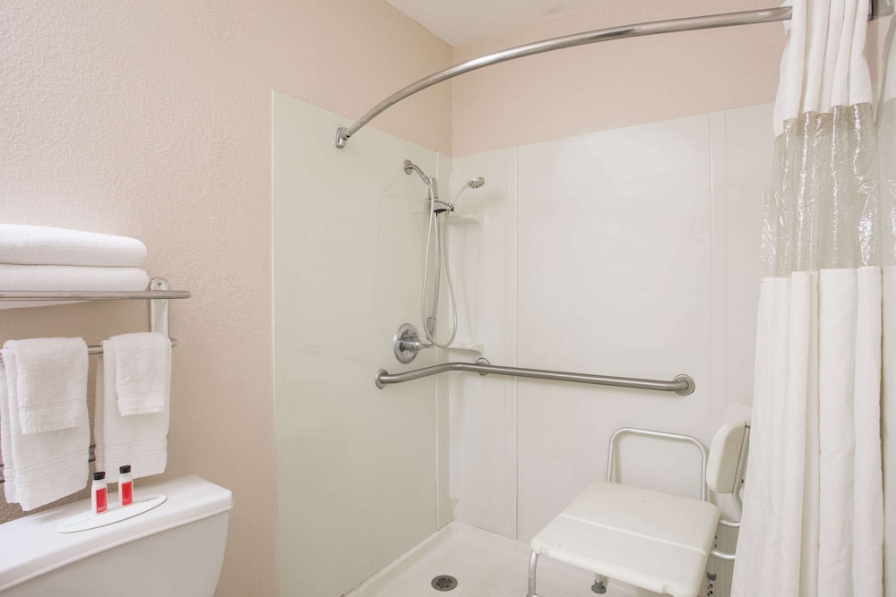 Room, 2 Double Beds, Accessible, Non Smoking, photo 6