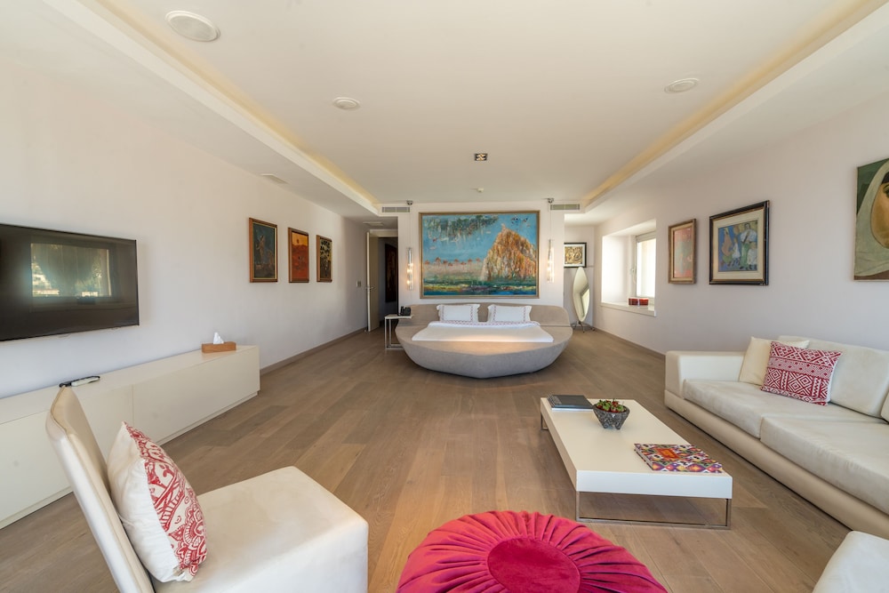 Honeymoon Suite, 1 Bedroom, Sea View - Photo 8