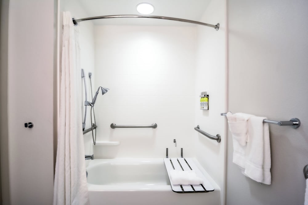 Suite, 1 Bedroom, Accessible (1 King, Comm, Tub) - Photo 5