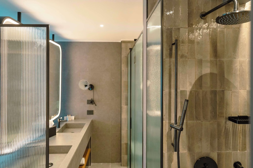 Suite, 2 Bedrooms - Photo 15
