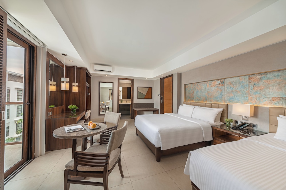 Deluxe Premium Room (East Wing - Main Roadside) photo 2
