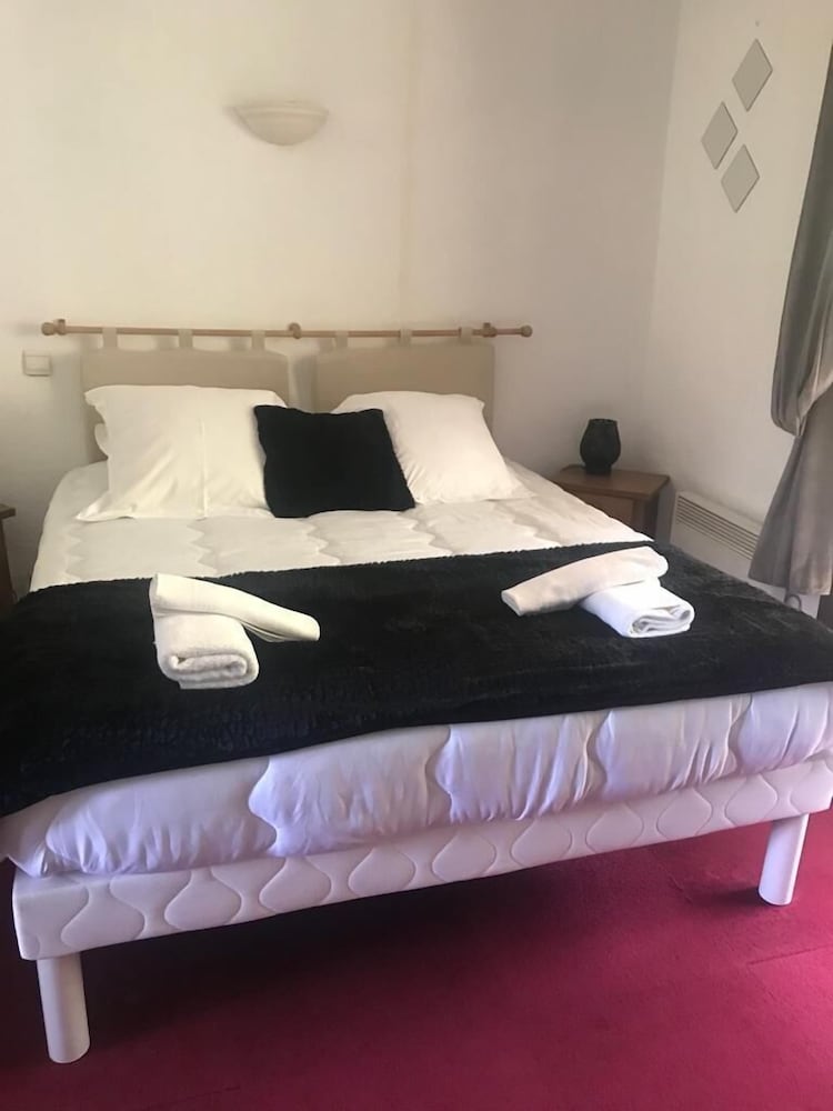 Comfort Double Room, 3 Bedrooms, Non Smoking, River View photo 3