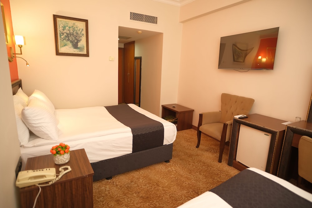 Standard Double or Twin Room photo 3