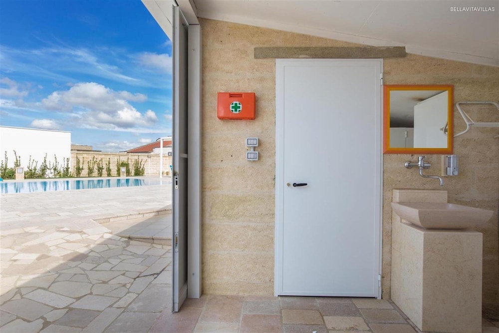 Villa photo 2