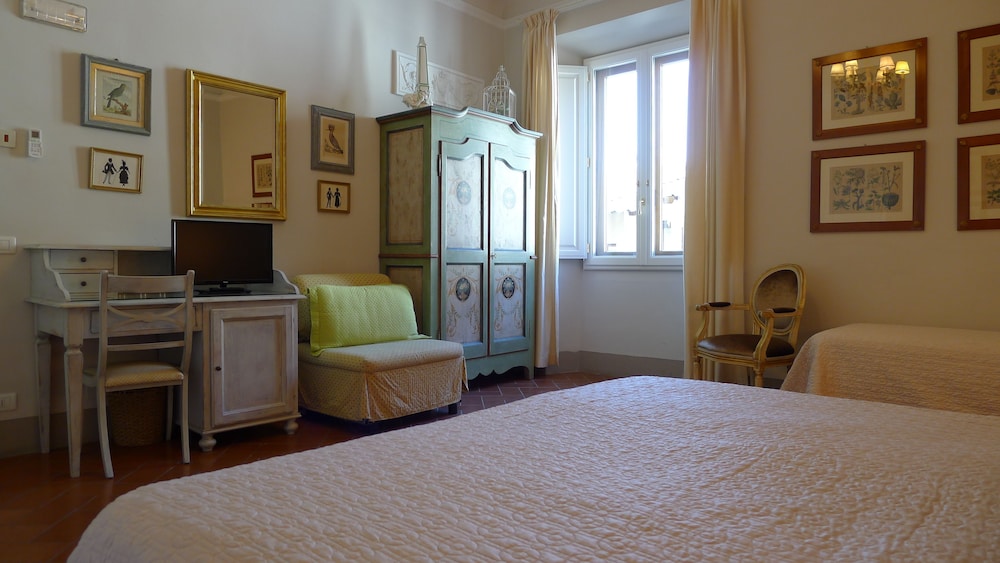 Superior Triple Room, City View photo 3