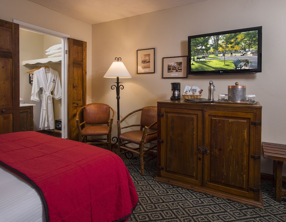 Traditional Room, 1 King Bed - Photo 2