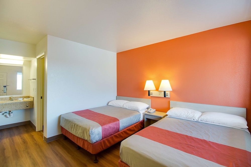 Standard Room, 2 Double Beds, Non Smoking