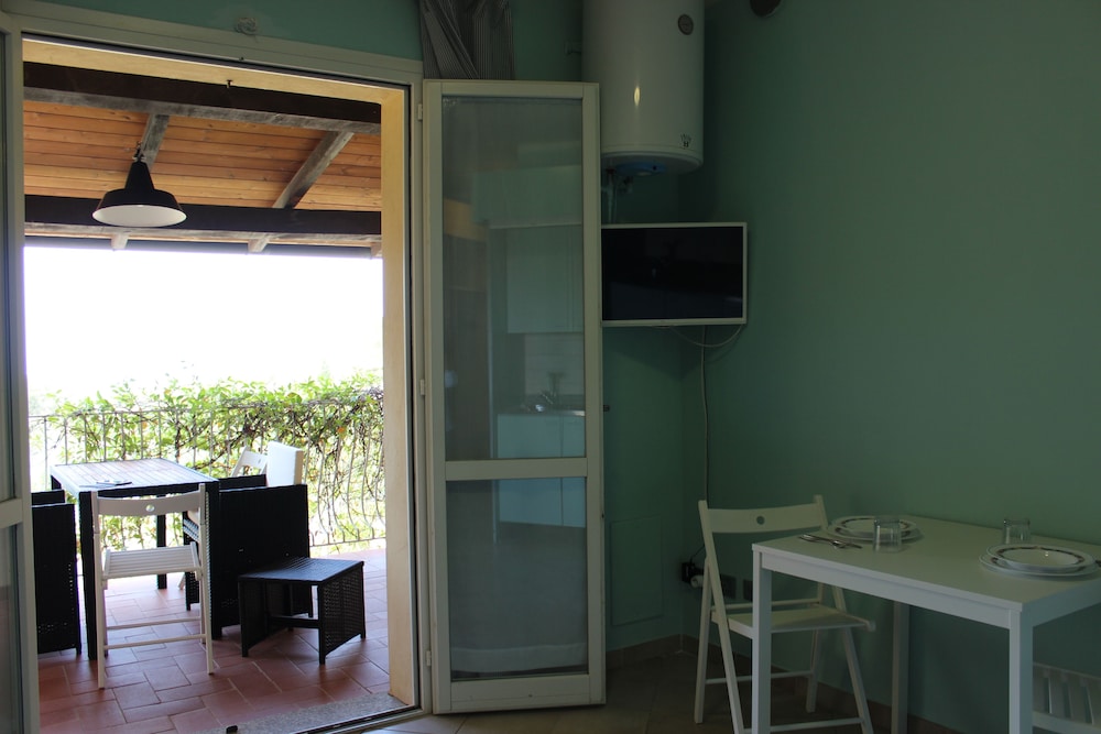 Deluxe Apartment, 1 Bedroom, Pool Access, Sea View photo 2