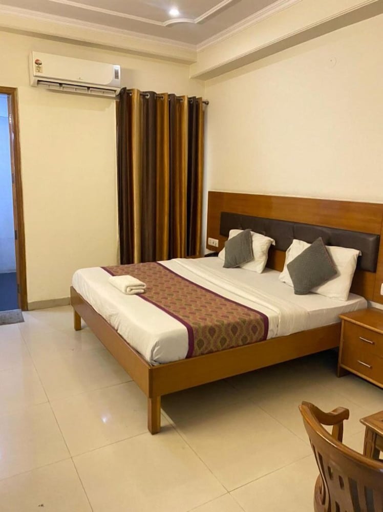 Basic Twin Room