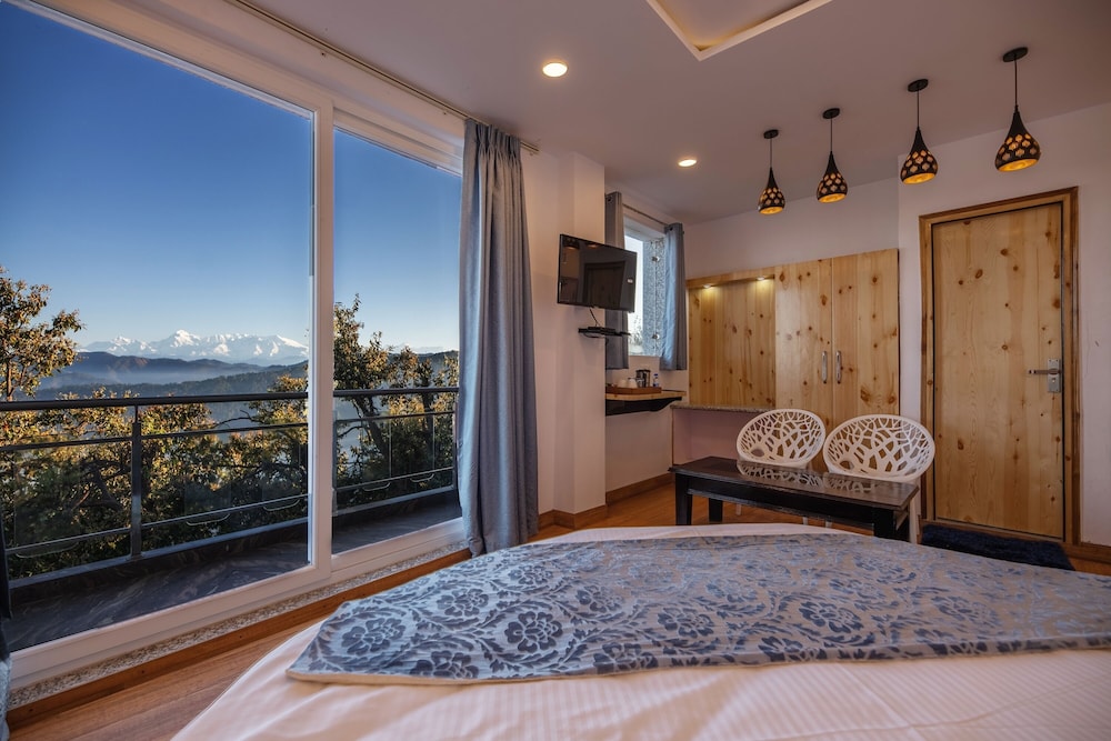Honeymoon Suite - Photo 4