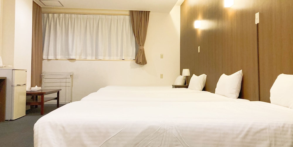 Family Room, Non Smoking (5 Single Beds)