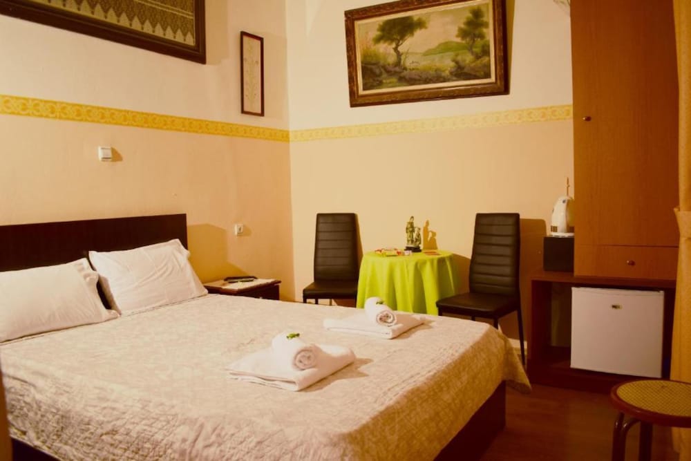 Basic Double Room (4)