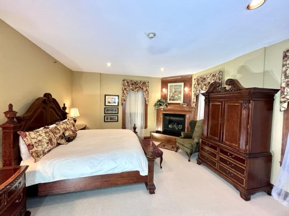 Luxury Suite 201 photo 1