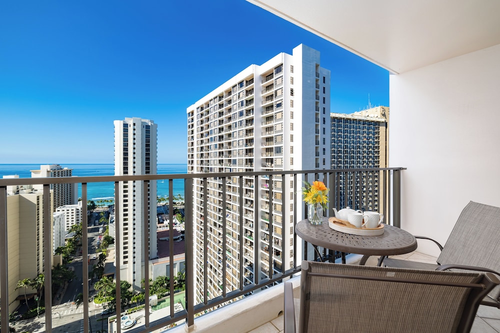 High Floor Ocean View Condo (King Bed and Parking): Condo, 1 Bedroom, Ocean View (0106) photo