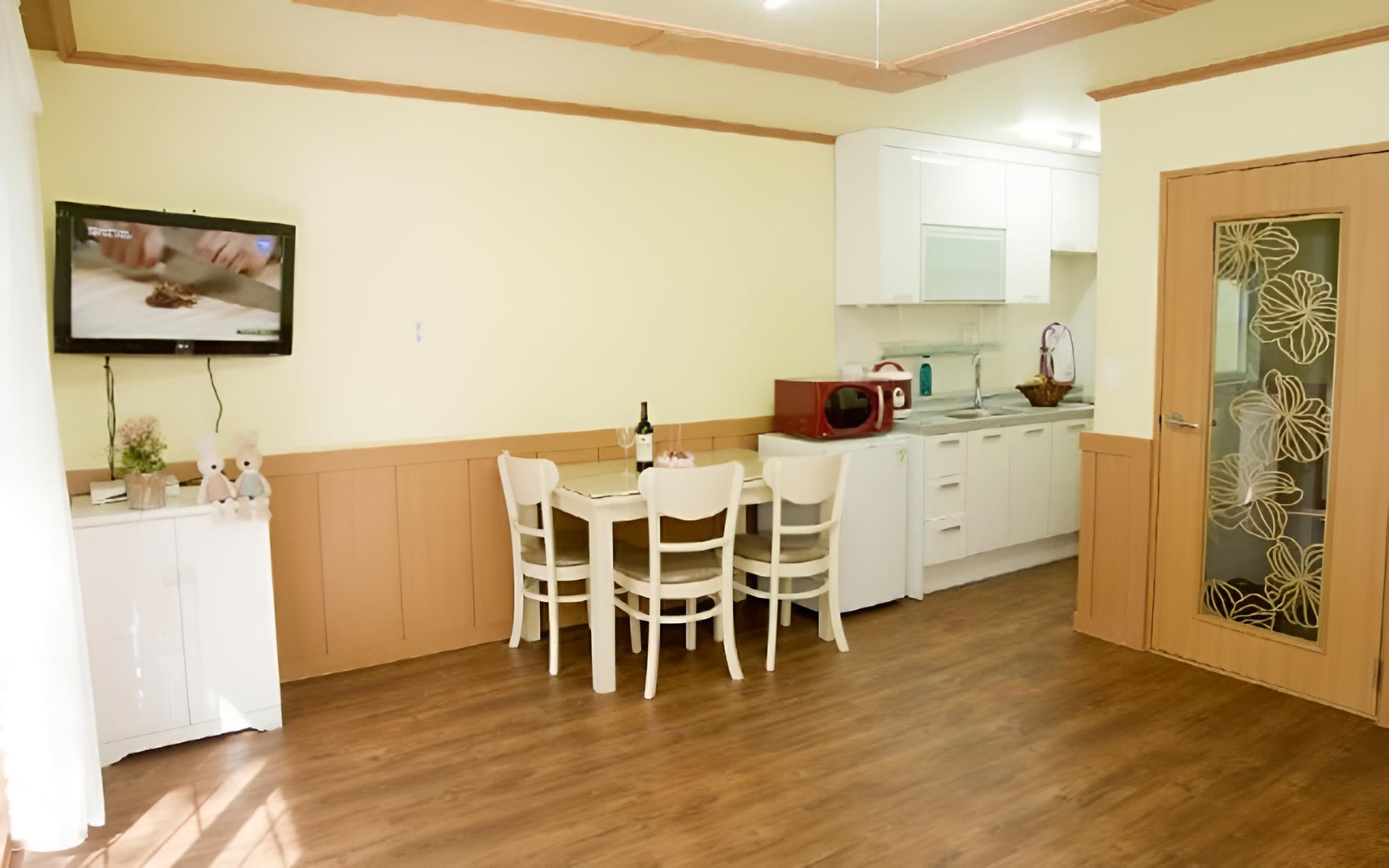 Room (Mercury) - Photo 3