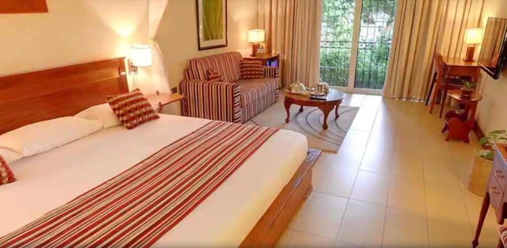 Deluxe Double Room, 1 King Bed, Lake View photo 3