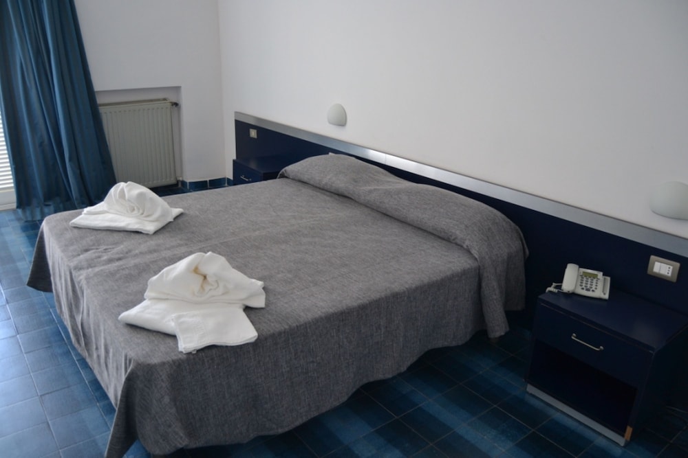 Junior Suite, Jetted Tub, Sea View photo 2
