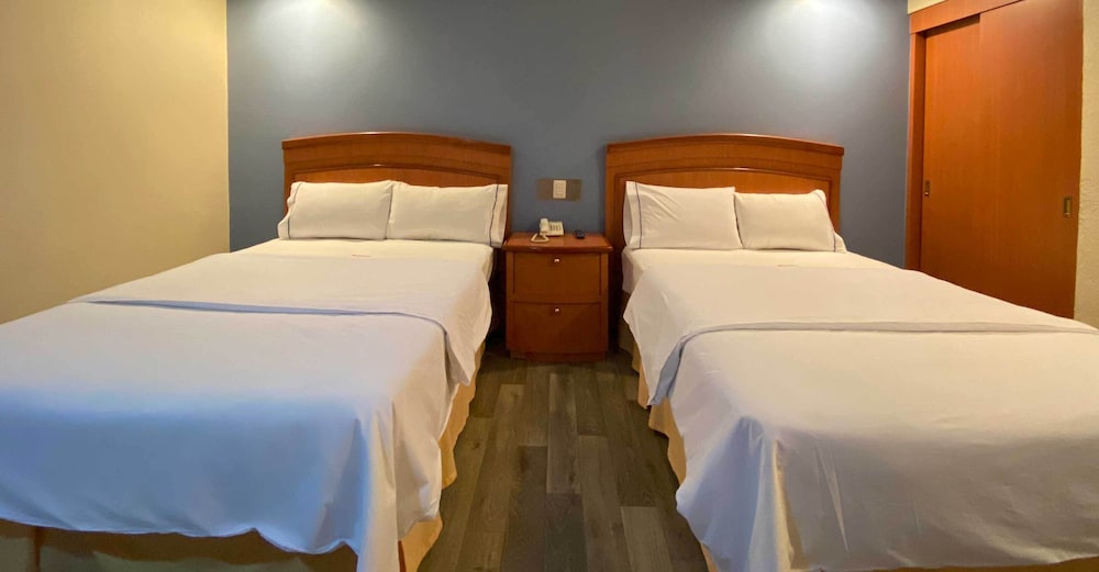 Standard Room, 2 Double Beds photo 2