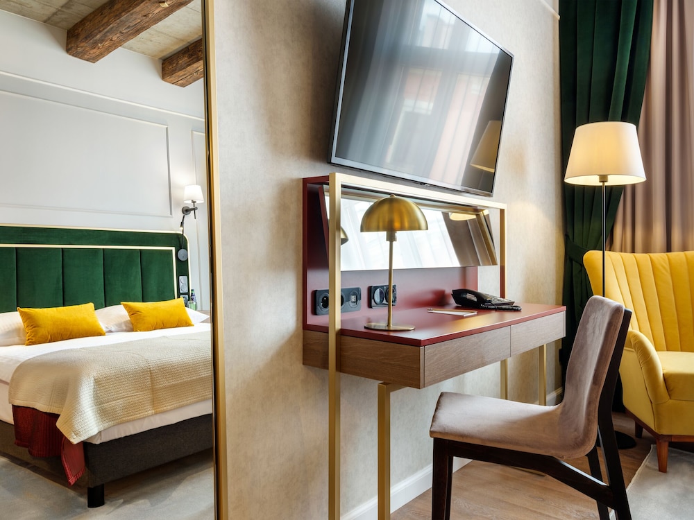 Standard Double Room - Photo 8