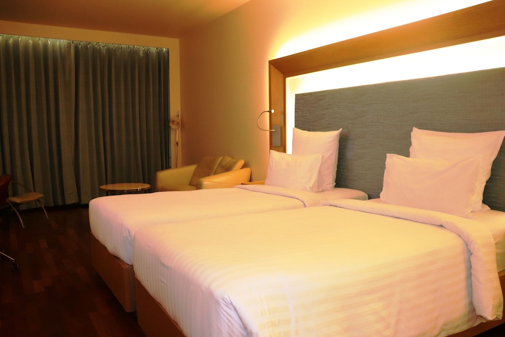 Premier Room, 2 Twin Beds - Photo 11