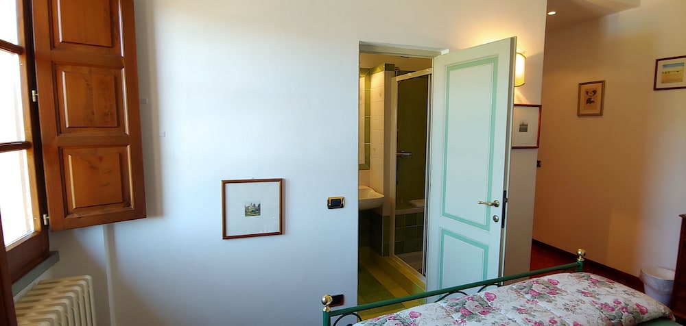 Double Room, 1 Queen Bed, Pool View photo 3
