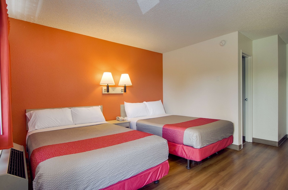 Standard Room, 2 Double Beds, Accessible, Smoking photo 1
