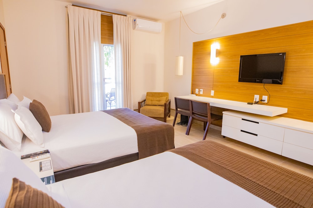 Deluxe Room, 2 Queen Beds, Balcony, Pool View (Deluxe) photo 3