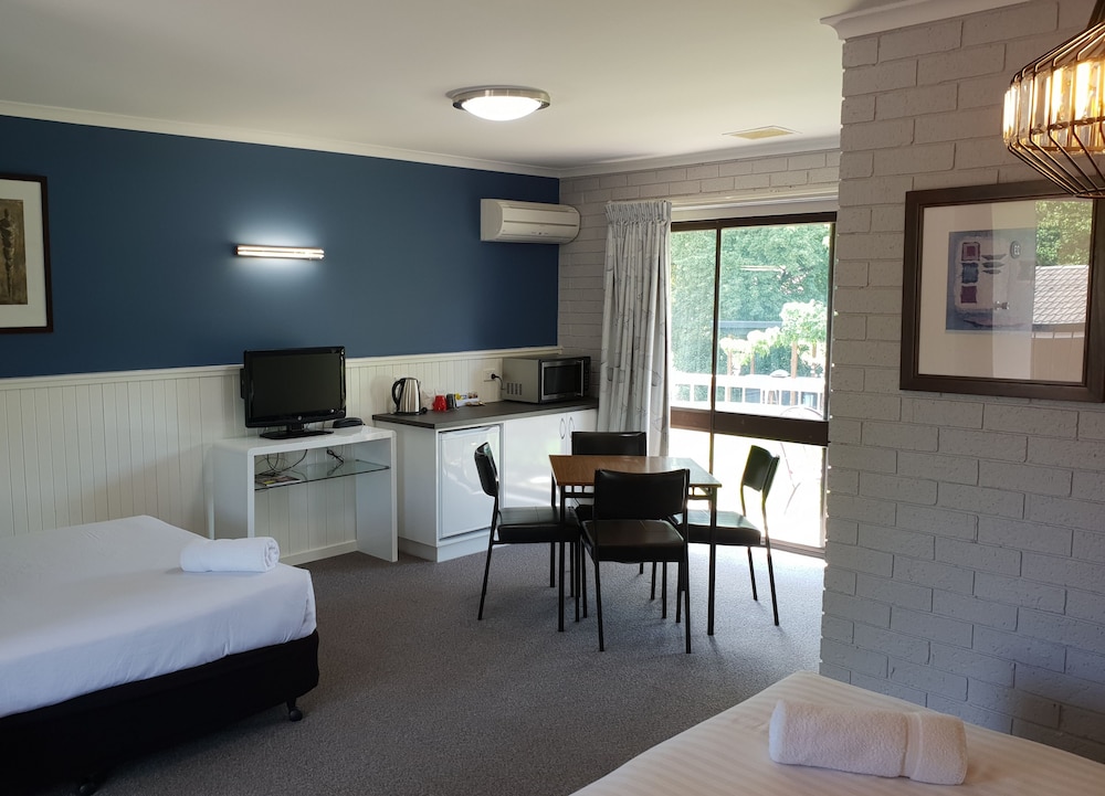 Deluxe Triple Room with Balcony photo 3