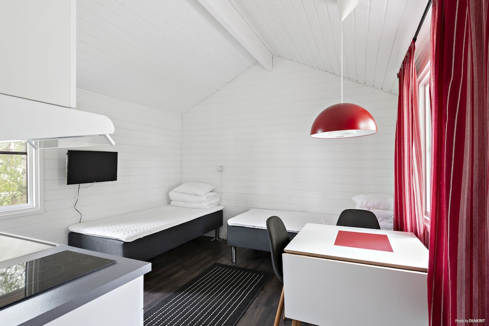 Basic Cabin (Excluding Towels, Sheets, Cleaning) photo 3