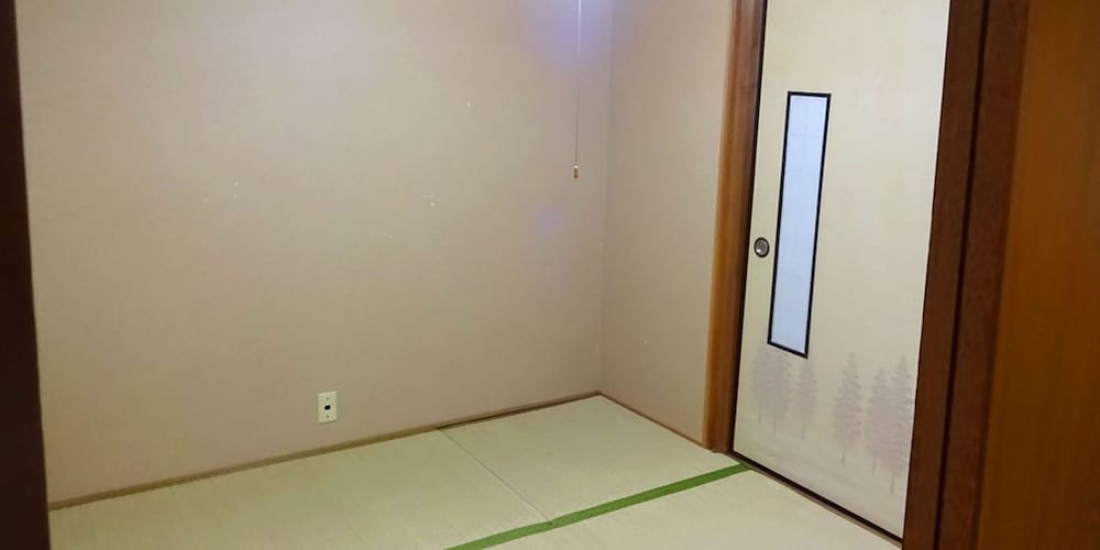 Japanese Style 4.5 Tatami-mat Room, Shared Bathroom