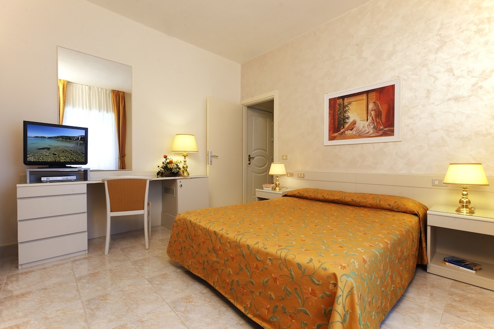 Standard Double Room, Hill View photo 1