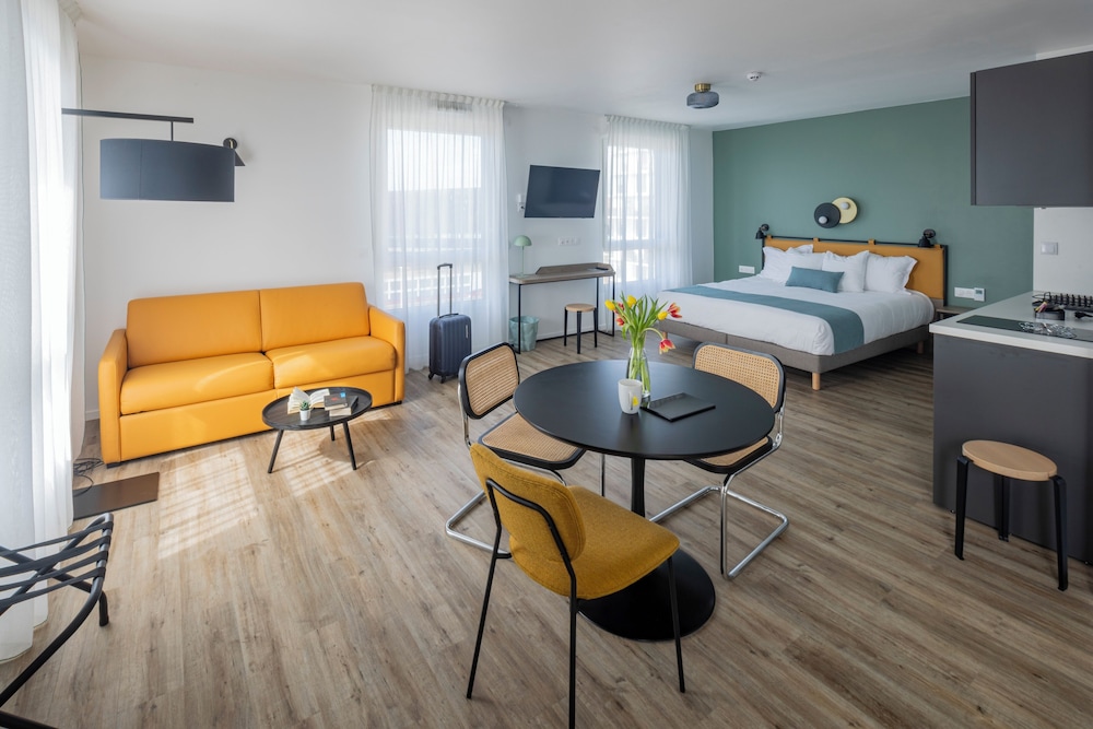 Executive suite, 1 double bed and 1 sofa bed - Photo 1