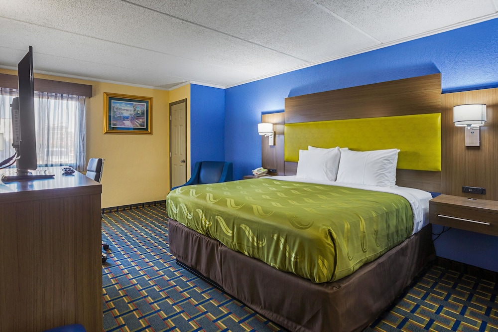 Room, 1 King Bed, Accessible, Non Smoking - Photo 3