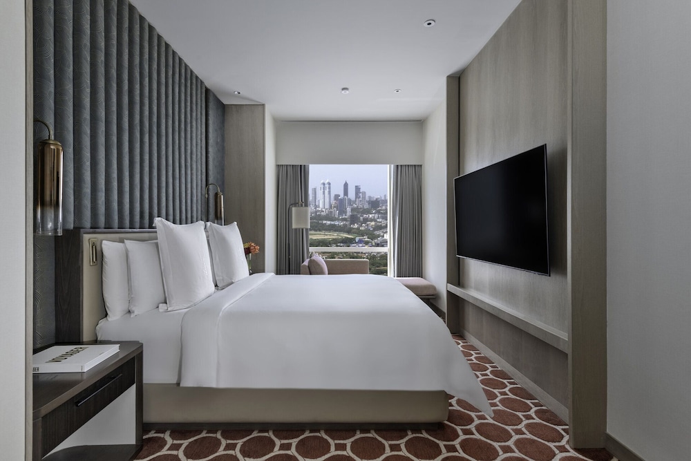 Executive Suite, 1 King Bed - Photo 1