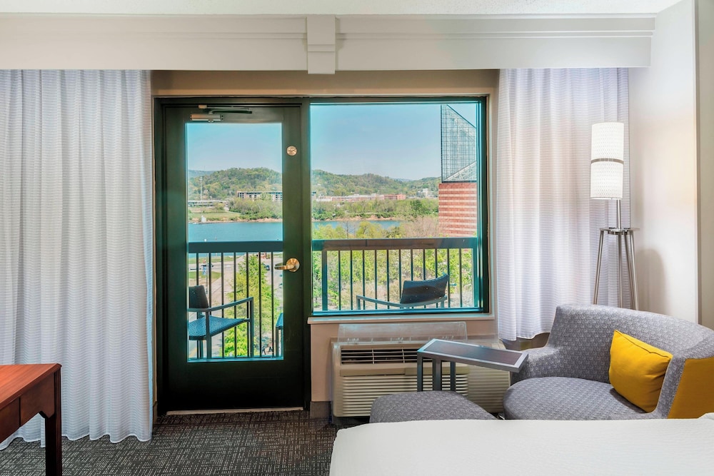 Room, Multiple Beds, Balcony (View) - Photo 5