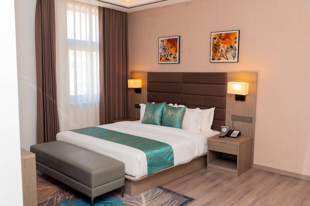 Deluxe Suite, Balcony, Lake View