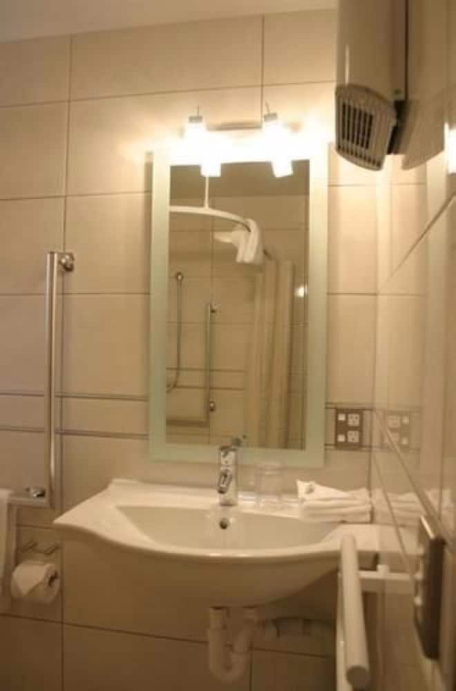Standard Suite, 1 Bedroom, Non Smoking, Kitchenette (Queen Bed) photo 2
