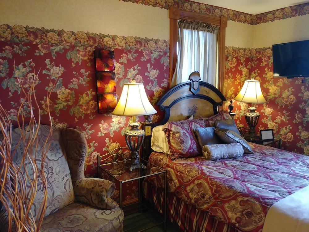 Miss Amy's Room (307)
