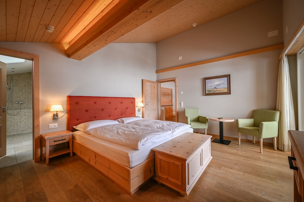 Superior Suite, 2 Bedrooms, Balcony, Mountain View (Eiger) photo 2