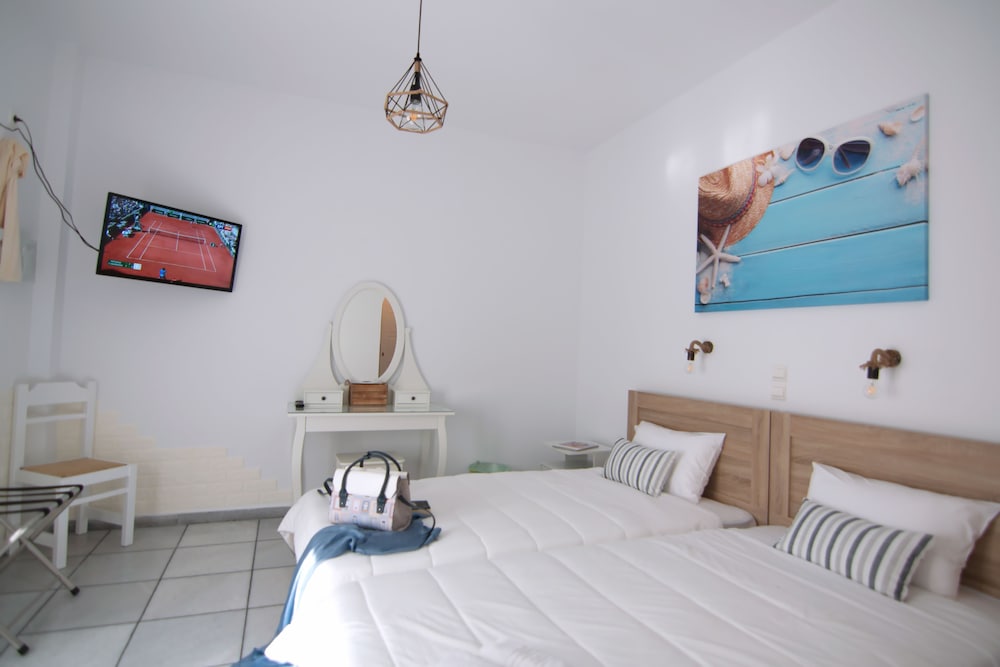 Economy Twin Room (Basement) - Photo 11