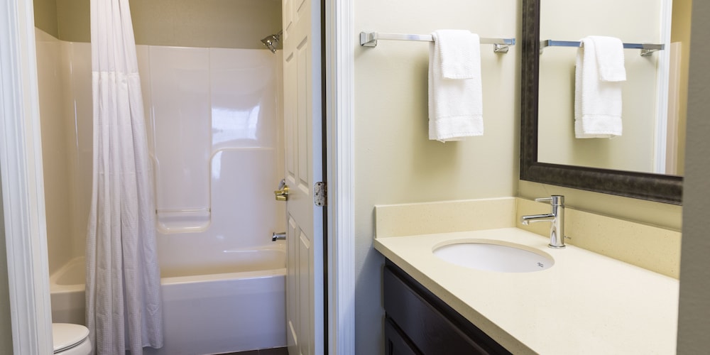 Suite, 1 Bedroom, Kitchen (2 Dbl, Living, Dining) - Photo 13