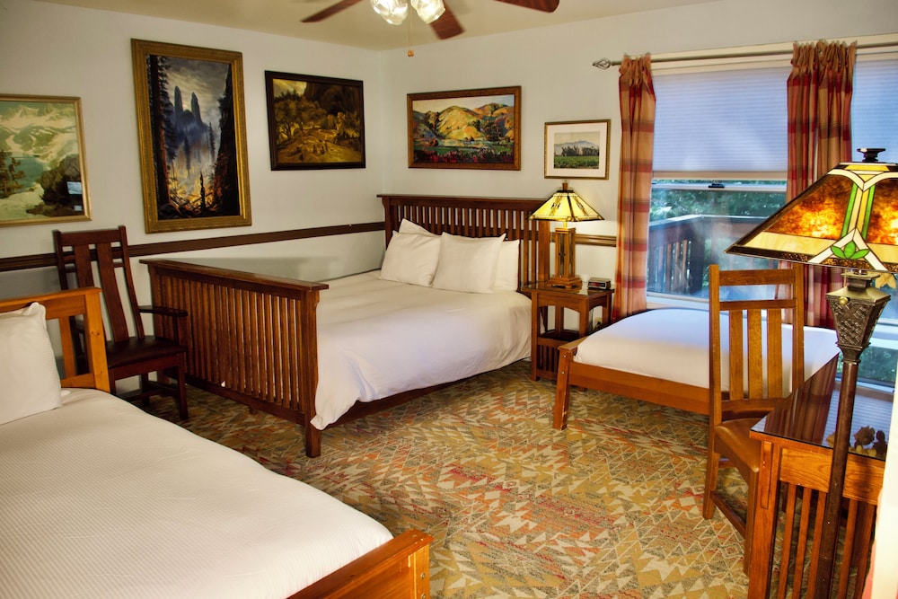 Superior Quadruple Room, Multiple Beds, Mountain View