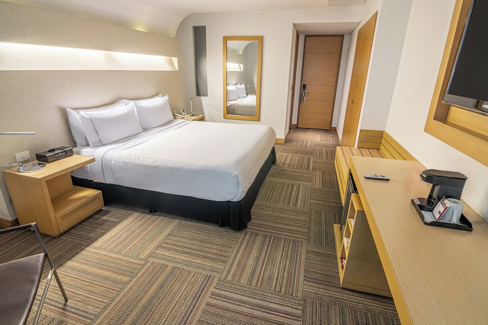 Superior Room, 1 King Bed - Photo 7