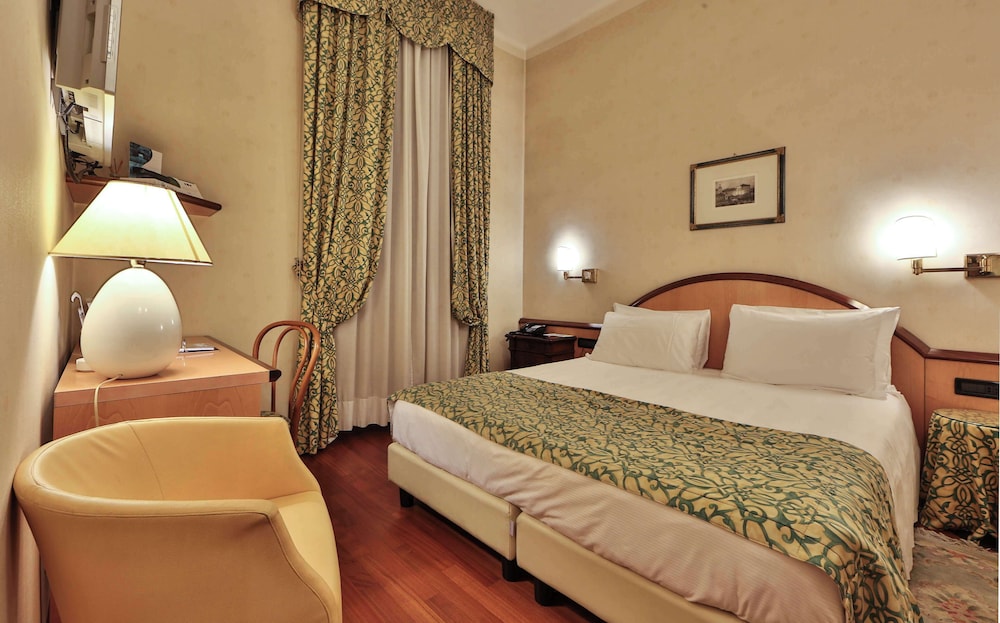 Deluxe Room, 1 Queen Bed - Photo 9