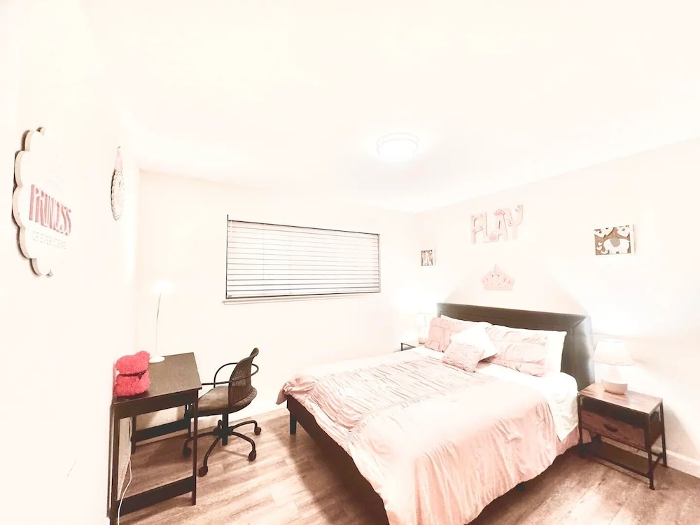 Comfort Apartment, 2 Bedrooms, Patio, Corner photo 1