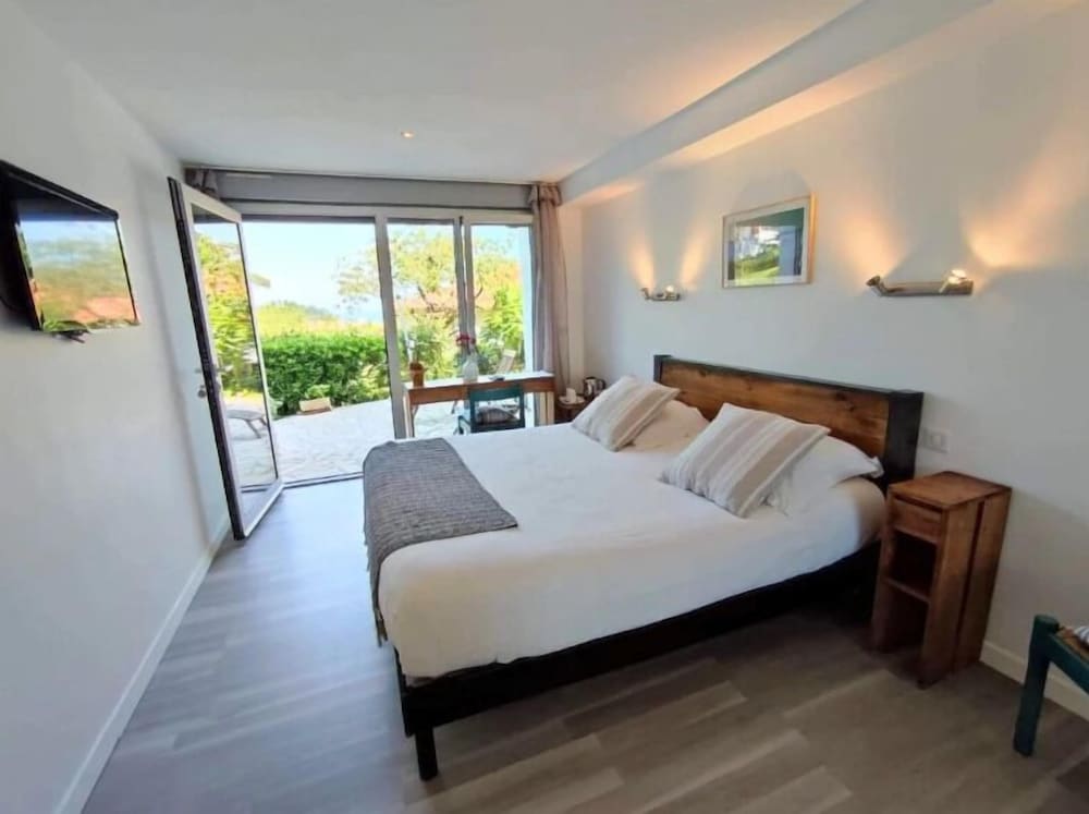 Comfort Room, Patio, Sea View